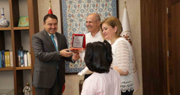 Kütahya valisi musa ışın, koruyucu aileleri ağırladı
