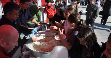 Kütahya'da Gazze İçin Dayanışma Kermesi Düzenlendi