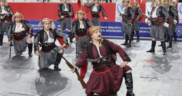 Kütahya'da Halk Oyunları Yarışması Coşkusu