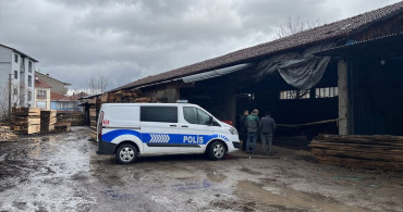 Kütahya'da Tomruk Biçme Makinesinin Üstüne Düşen İşçi Hayatını Kaybetti