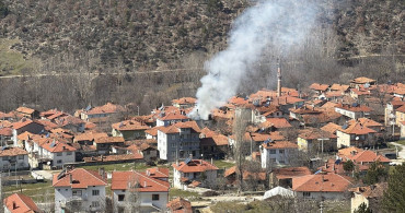 Kütahya'da Yangın: Kullanılamaz Hale Gelen 2 Katlı Ev