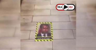 Kuveyt’te Macron’un Resmi Bir Restoranın Girişinde Yere Yapıştırıldı
