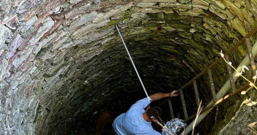 Kuyuya düşen karaca Altıeylül'de kurtarıldı