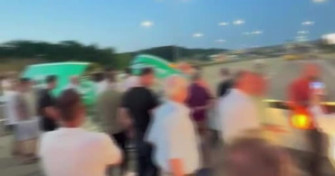 Kuzey Marmara otoyolu'nda kamyon yönlendirme tabelasına çarptı