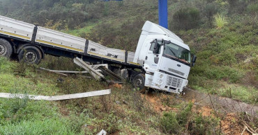 Kuzey Marmara Otoyolu'nda Tır Devrildi: Sürücü Yaralı
