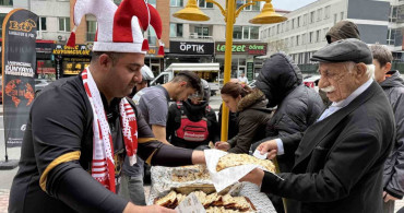 Lahmacun Ustasından Milli Takıma Destek