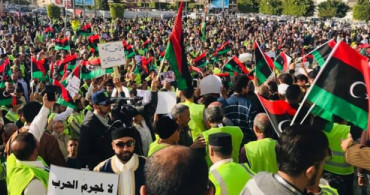 Libyalılar Hafter'in Saldırısına Karşı Sokağa Çıktı