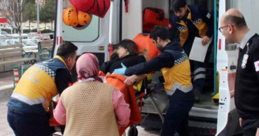 Liseli Genç Kız Kendini Bıçakladı