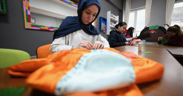 Liselilerin Tiyatro Şenliği Köy Okullarında Yağmura Rağmen Devam Ediyor