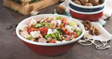 Lor Peynirli Salata Tarifi