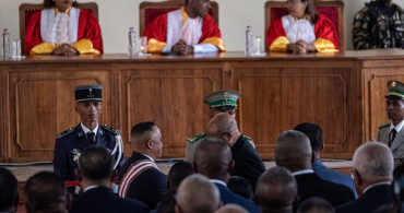 Madagaskar'da Askeri Yönetim Krizi: Randrianirina'nın Yemin Töreni