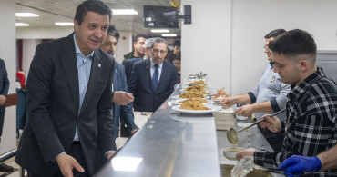 Mahmut Arıkan, Geleneksel Ahi İftarı'nda Yetimlerle Buluştu