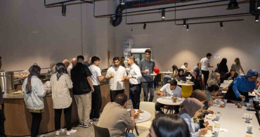 Malatya şehir kütüphanesinde öğrencilere yemek ikramı