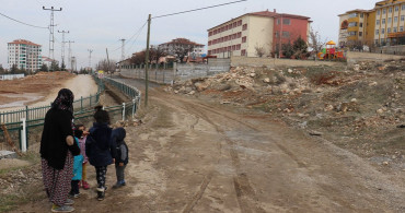 Malatya’da Genç Anneye 8 Köpek Saldırdı!