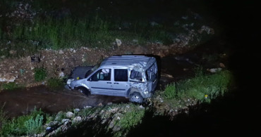 Malatya'da Hafif Ticari Araç Dereye Uçtu: 1 Kişi Yaralı