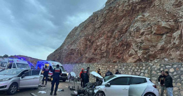 Malatya'da Kafa Kafaya Trafik Kazası: 8 Yaralı