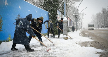 Malatya'da Karla Mücadele: Mahsur Kalan 7 İşçi Kurtarıldı
