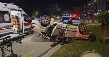 Malatya'da kontrolden çıkan otomobil devrildi: 2 yaralı