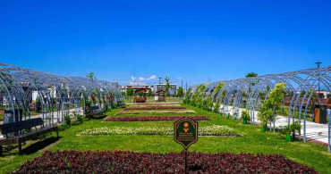 Malatya'da park ve kavşaklar çiçeklerle süslendi