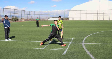 Malatya'da Yıldızlar Kriket Grup Müsabakaları Başladı