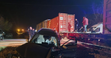 Malatya'da Yük Treni Otomobile Çarptı, 5 Yaralı