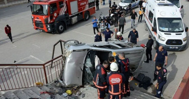 Malatya’daki bir okulun bahçesine araba düştü!
