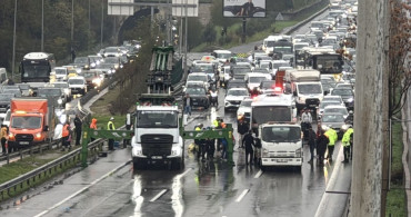 Maltepe'de Servis Minibüsü Devrildi: 22 Yaralı