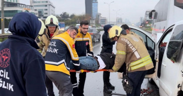Maltepe'de Ticari Araç ile Servis Minibüsü Çarpıştı