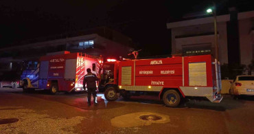 Manavgat'ta Depo Yangını Korkuya Neden Oldu