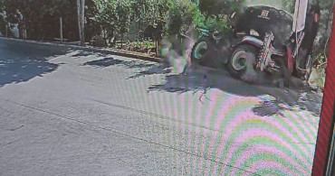 Manavgat'ta devrilen iş makinesinin sürücüsü hayatını kaybetti