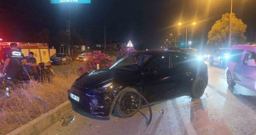 Manavgat'ta Kaza: Otomobilden Sadece Şans Eseri Kurtuldu