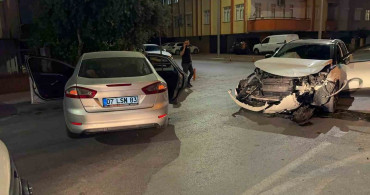 Manavgat'ta otomobiller çarpıştı: 4 kişi yaralandı