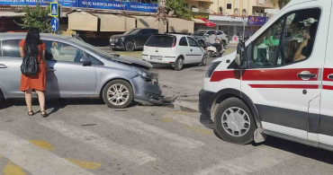 Manavgat'ta otomobiller çarpıştı, sürücüler yaralandı