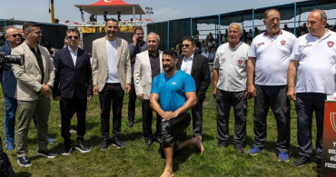 Manavgat'ta Yağlı Güreş Şöleni Sürüyor