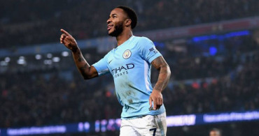 Manchester City'li Sterling'den Eski Okulundaki Öğrencilere Jest
