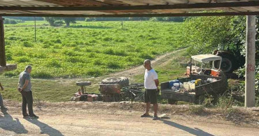 Manevra yaparken devrilen traktörün altında kalan sürücü hayatını kaybetti