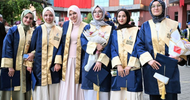 Manisa Celal Bayar Üniversitesi'nde mezuniyet sevinci