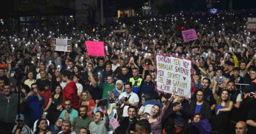 Manisa Gençlik Festivali'nde Simge Konser Verdi