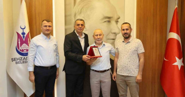 Manisa'da 42 yıllık hizmetin ardından nikah memuru Nurettin Başkurt emekliye ayrıldı
