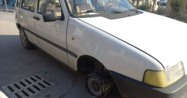 Manisa'da Çalıntı Otomobil Kaçışı: 14 Yaşındaki Çocuk Yakalandı