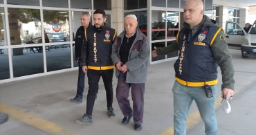Manisa'da Eşine Bıçakla Saldıran 80 Yaşındaki Adam Gözaltına Alındı