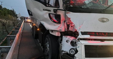 Manisa'da Feci Kaza: Kamyon Traktöre Çarptı