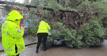 Manisa'da Fırtına ve Yağmur Hayatı Olumsuz Etkiledi
