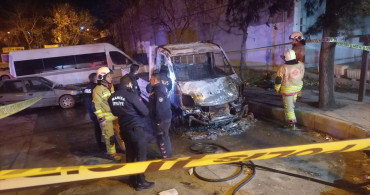 Manisa'da Hurda Kamyonette Yangın: Erkek Cesedi Bulundu