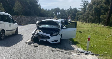 Manisa'da İki Otomobil Çarpıştı: 4 Yaralı