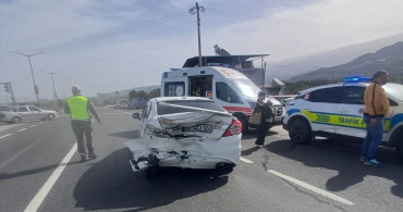 Manisa'da İki Otomobil Çarpıştı: 5 Yaralı