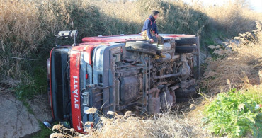 Manisa'da İtfaiye Aracının Devrilmesi: Yaralı İtfaiye Eri Hastaneye Kaldırıldı