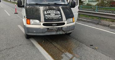 Manisa'da Minibüs Yayaya Çarptı: Güvenlik Kamerasında Kaza Anı