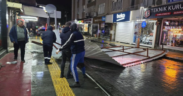 Manisa'da Sağanak ve Fırtına Hayatı Olumsuz Etkiliyor