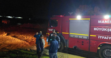 Manisa'da Şiddetli Yağışlar İki Aracın Dereye Sürüklenmesine Neden Oldu